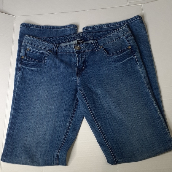 Ellemenno Snap Back Pocket 9R Blue Jeans - Picture 2 of 16